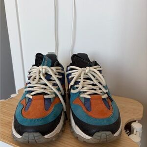 Notwoways Orange and Blue size 9